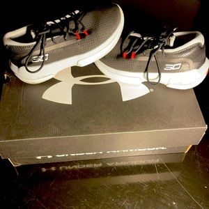 I am selling curry 3 zeros lli.